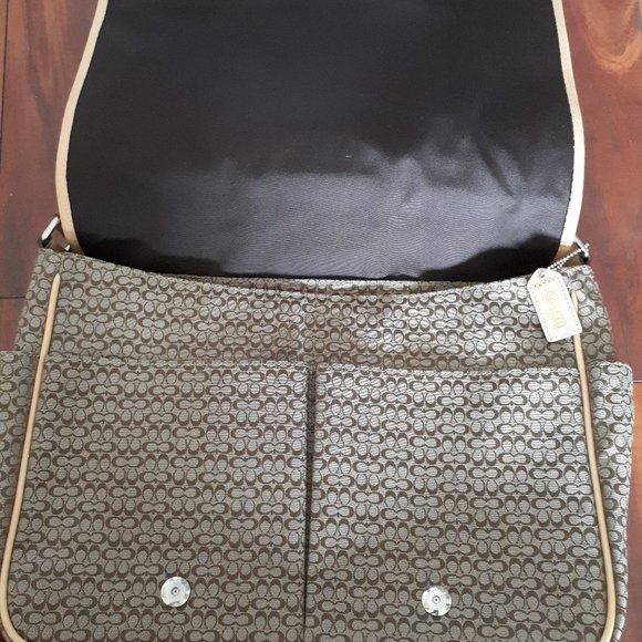 Signature Coach Messenger Laptop Shoulder Bag - Picture 7 of 7